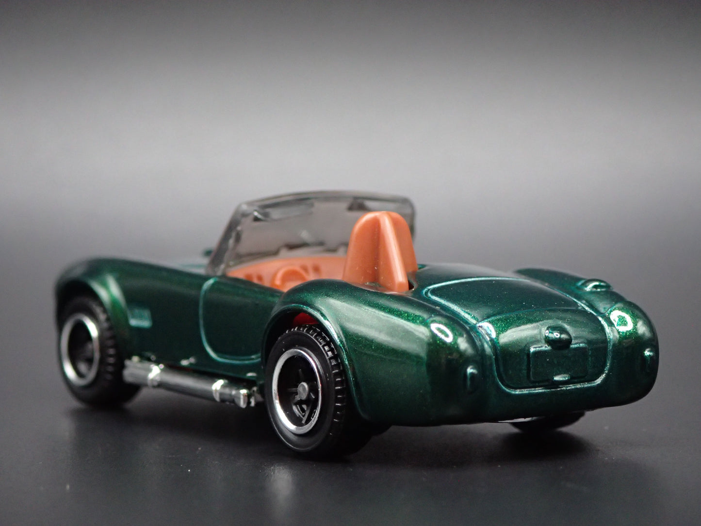 1965 SHELBY COBRA 427 S/C GREEN 1:64 SCALE COLLECTIBLE DIORAMA DIECAST MODEL CAR