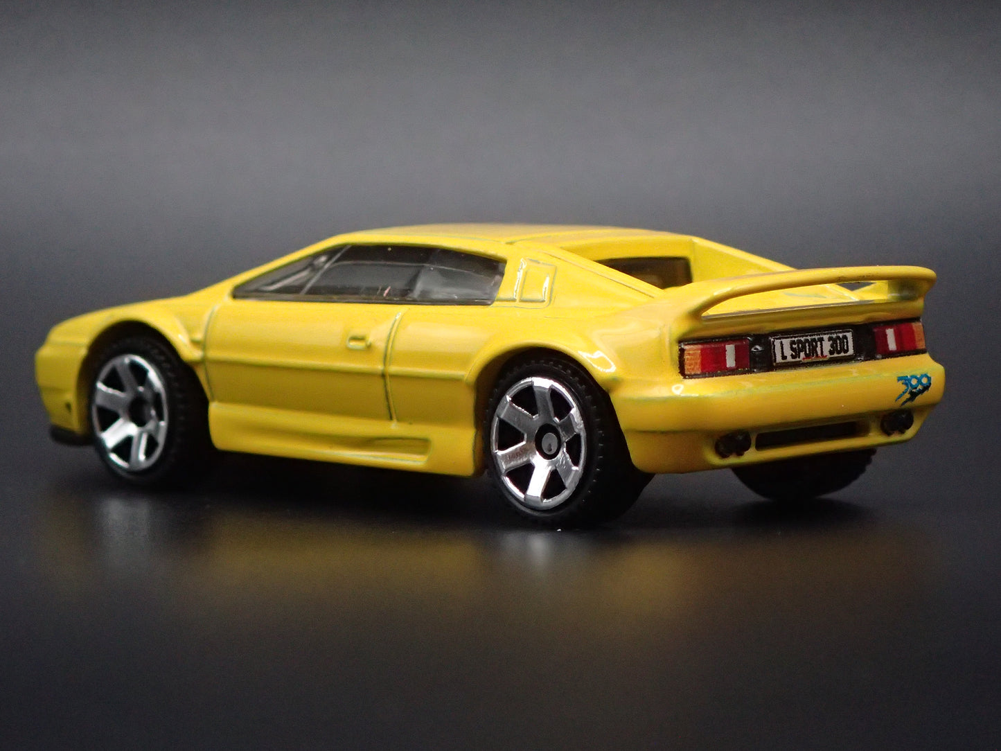 1992-1995 LOTUS ESPRIT 300 SPORT YELLOW 1:64 SCALE DIORAMA DIECAST MODEL CAR