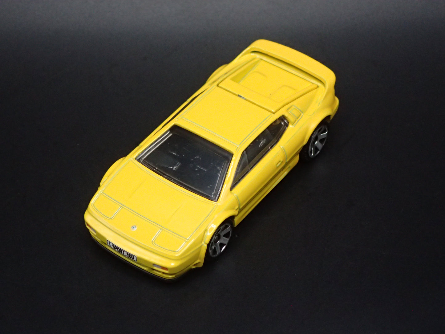 1992-1995 LOTUS ESPRIT 300 SPORT YELLOW 1:64 SCALE DIORAMA DIECAST MODEL CAR