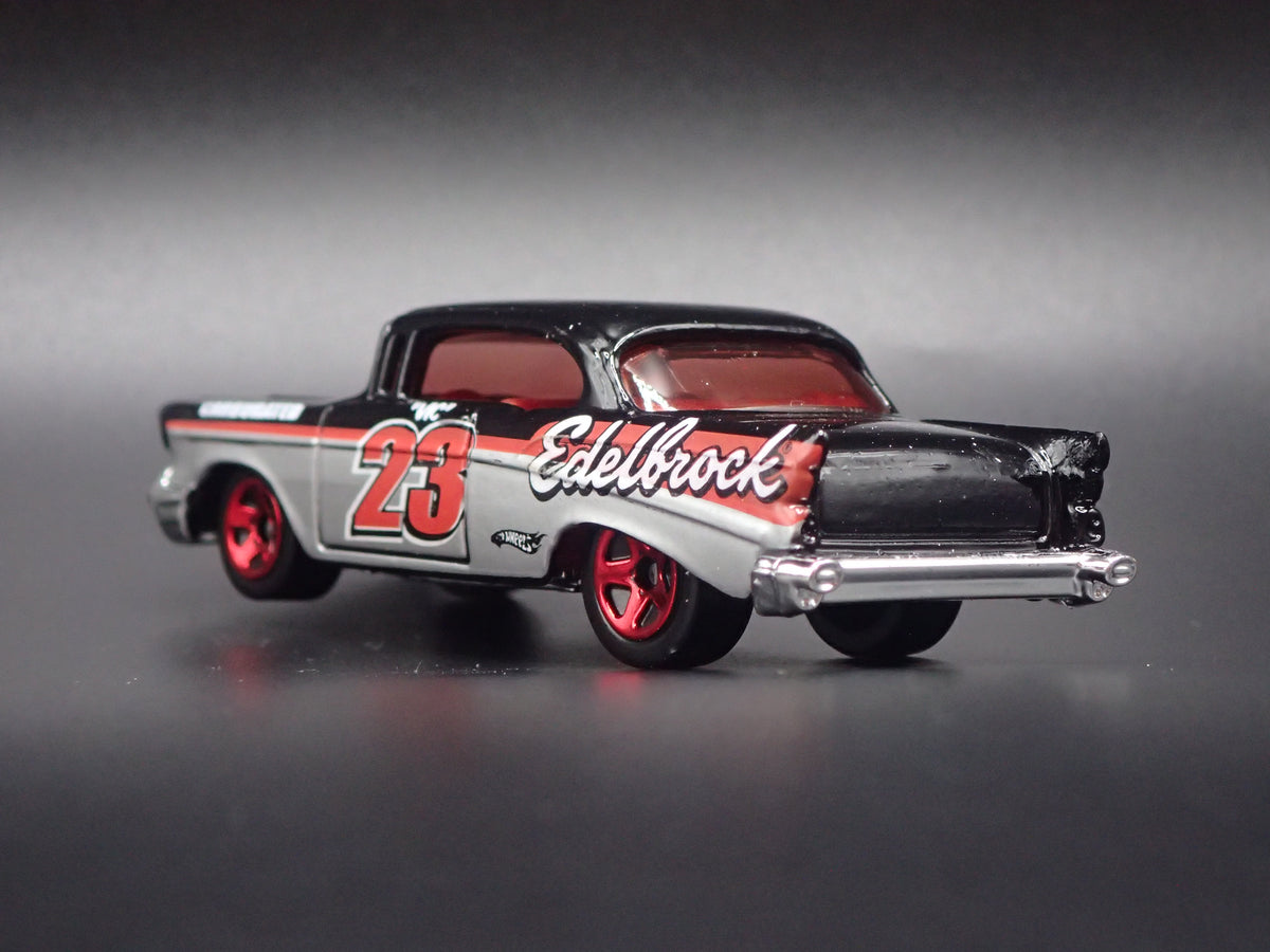 1957 57 CHEVY CHEVROLET BEL AIR 1:64 SCALE COLLECTIBLE DIORAMA DIECAST MODEL CAR