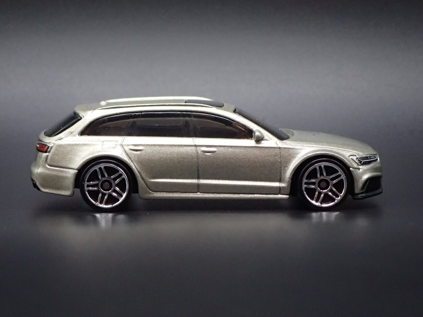 2013-2018 AUDI AVANT RS6 STATION WAGON 1/64 SCALE DIORAMA DIECAST MODEL CAR