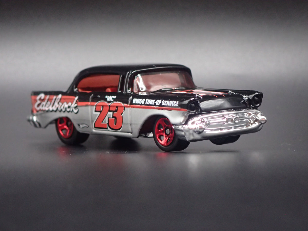 1957 57 CHEVY CHEVROLET BEL AIR 1:64 SCALE COLLECTIBLE DIORAMA DIECAST MODEL CAR