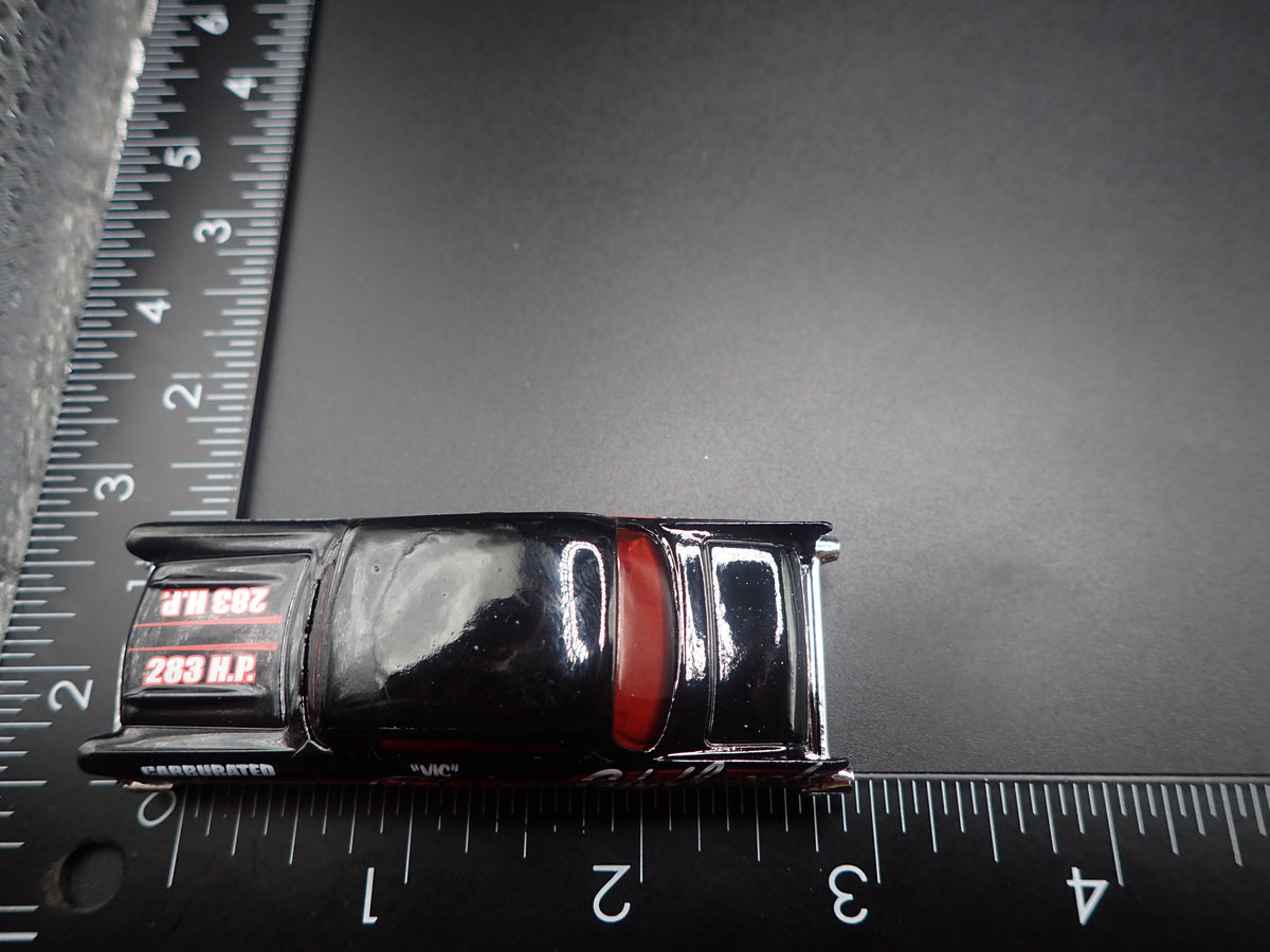 1957 57 CHEVY CHEVROLET BEL AIR 1:64 SCALE COLLECTIBLE DIORAMA DIECAST MODEL CAR