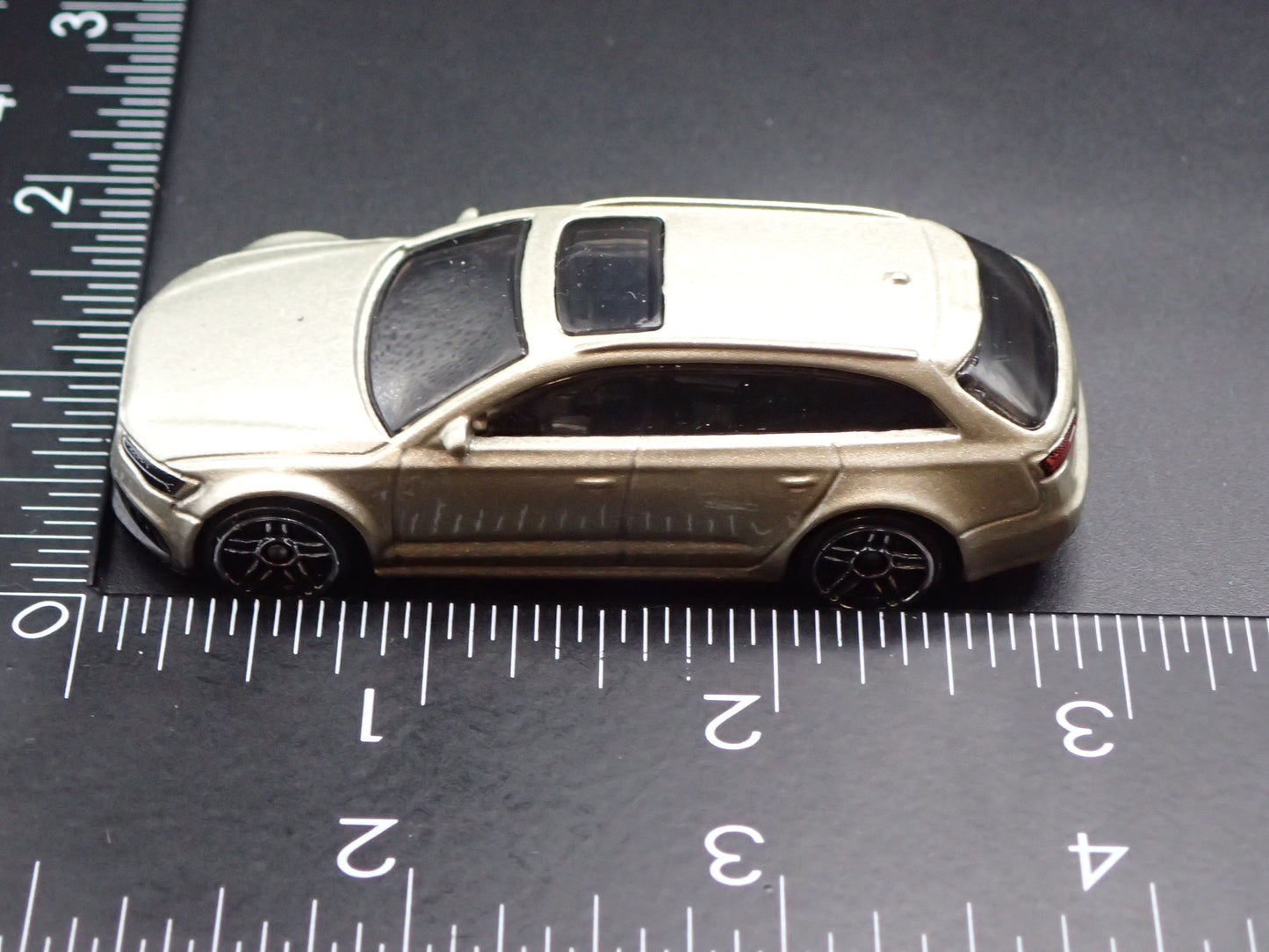 2013-2018 AUDI AVANT RS6 STATION WAGON 1/64 SCALE DIORAMA DIECAST MODEL CAR