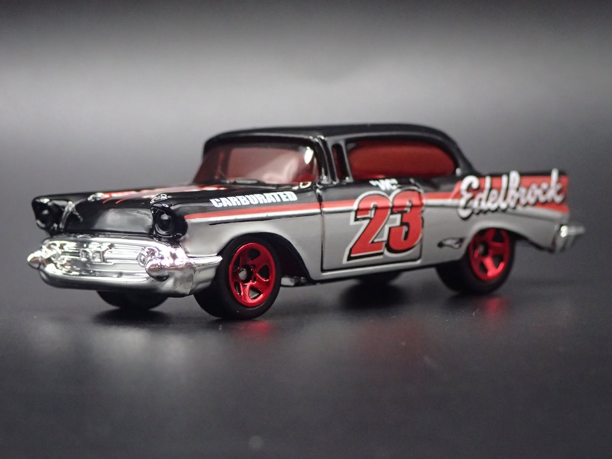 1957 57 CHEVY CHEVROLET BEL AIR 1:64 SCALE COLLECTIBLE DIORAMA DIECAST MODEL CAR
