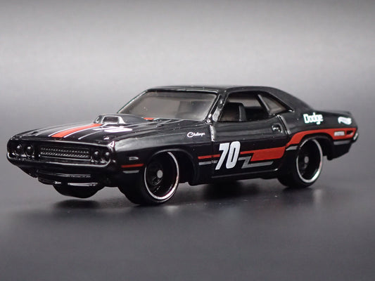 1970 70 DODGE CHALLENGER HEMI 1:64 SCALE COLLECTIBLE DIORAMA DIECAST MODEL CAR