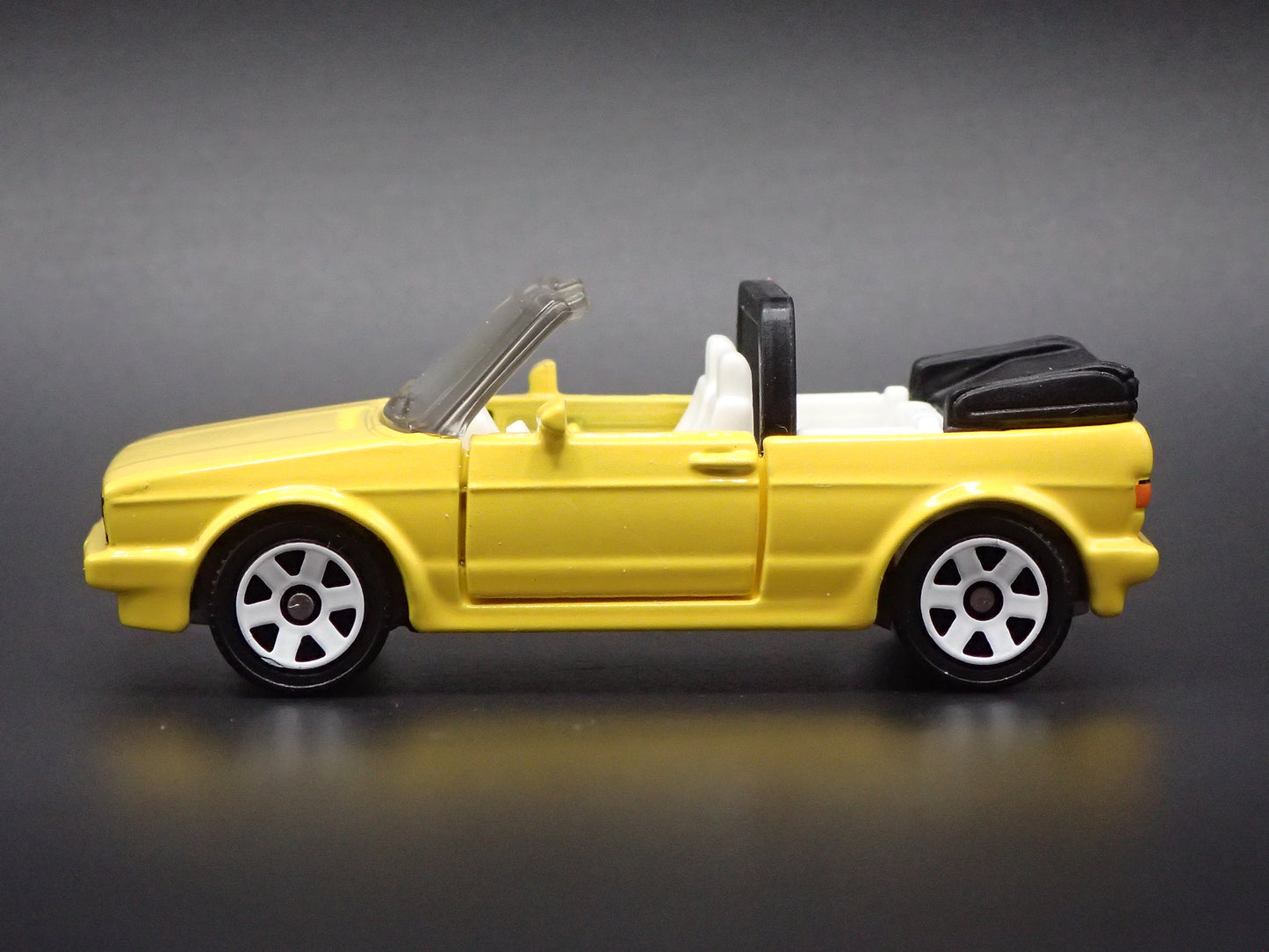 1979-1993 VW VOLKSWAGEN GOLF CABRIOLET 1:64 SCALE COLLECTIBLE DIECAST MODEL CAR