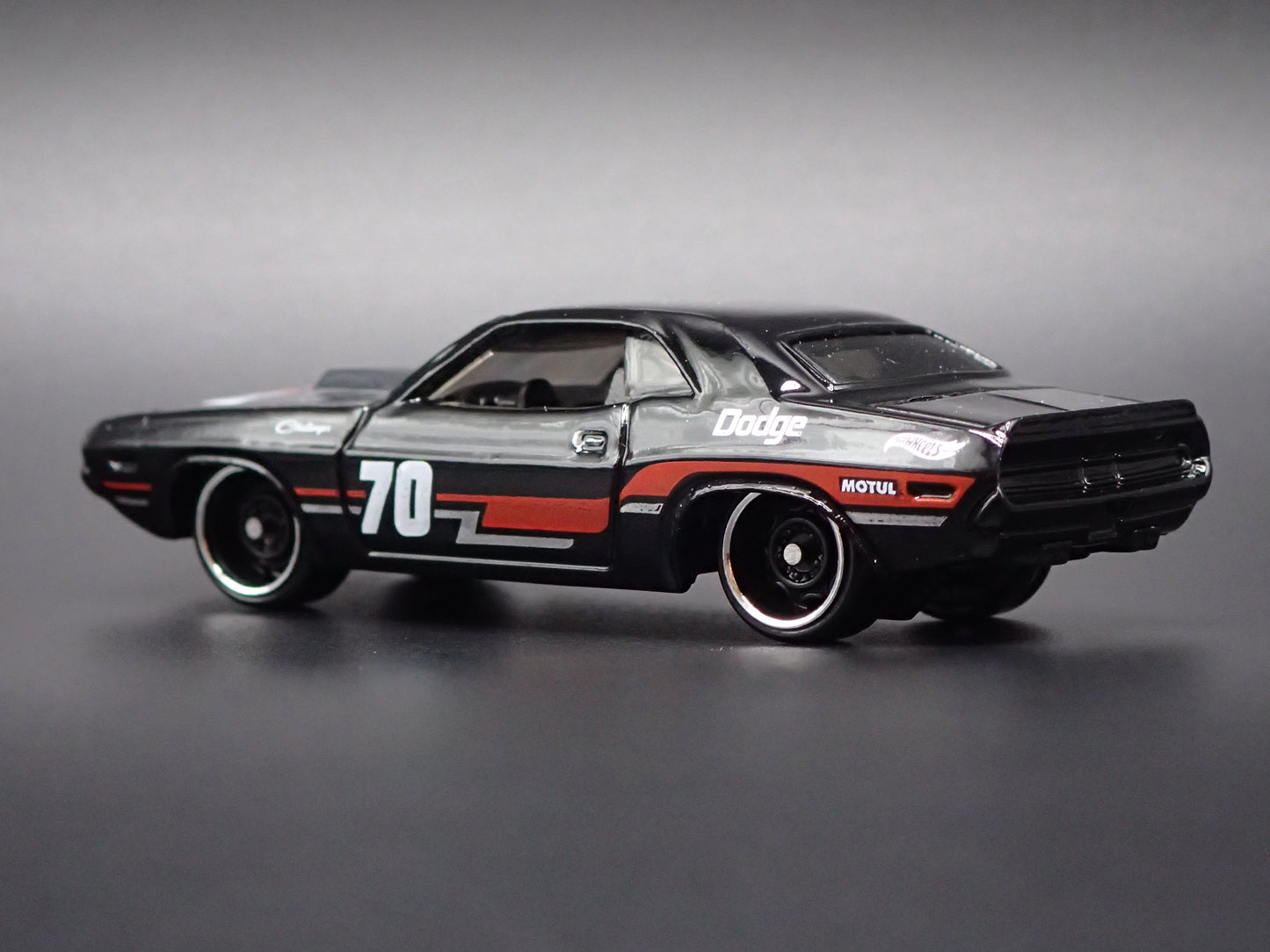 1970 70 DODGE CHALLENGER HEMI 1:64 SCALE COLLECTIBLE DIORAMA DIECAST MODEL CAR