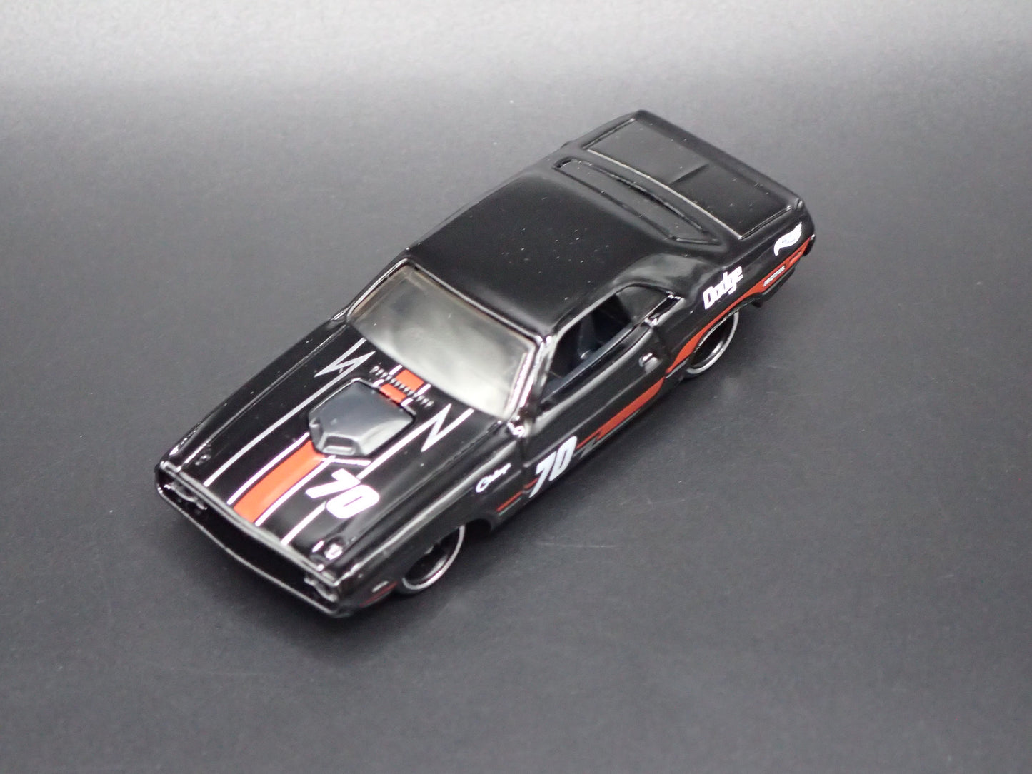 1970 70 DODGE CHALLENGER HEMI 1:64 SCALE COLLECTIBLE DIORAMA DIECAST MODEL CAR