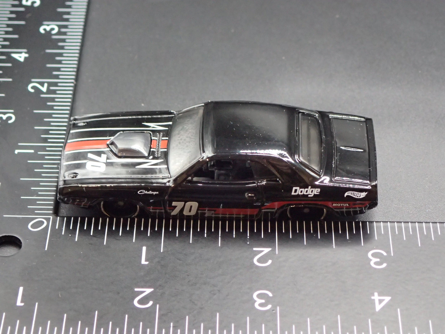 1970 70 DODGE CHALLENGER HEMI 1:64 SCALE COLLECTIBLE DIORAMA DIECAST MODEL CAR