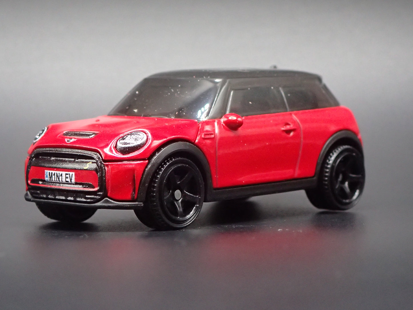 2020 - 2024 MINI COOPER SE EV RED 1:64 SCALE DIORAMA DIECAST MODEL CAR