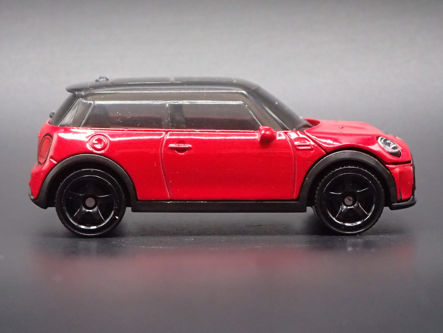 2020 - 2024 MINI COOPER SE EV RED 1:64 SCALE DIORAMA DIECAST MODEL CAR