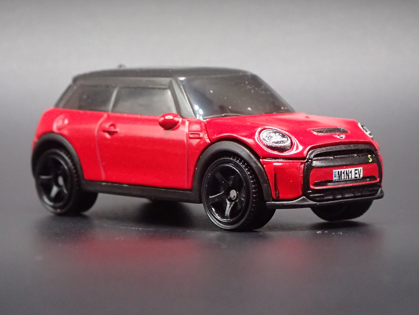2020 - 2024 MINI COOPER SE EV RED 1:64 SCALE DIORAMA DIECAST MODEL CAR