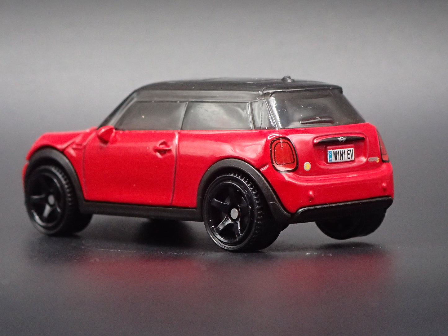 2020 - 2024 MINI COOPER SE EV RED 1:64 SCALE DIORAMA DIECAST MODEL CAR