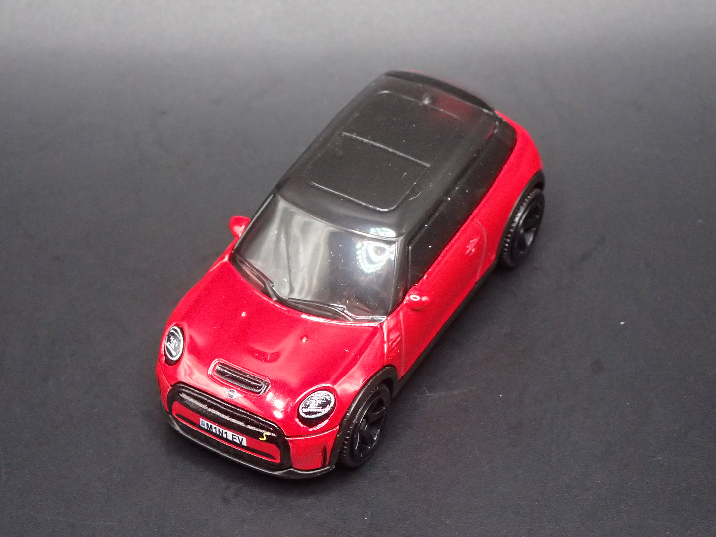 2020 - 2024 MINI COOPER SE EV RED 1:64 SCALE DIORAMA DIECAST MODEL CAR