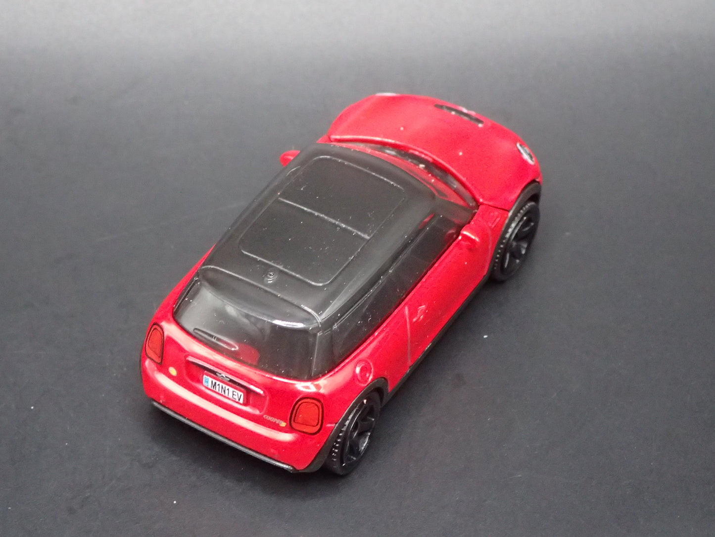 2020 - 2024 MINI COOPER SE EV RED 1:64 SCALE DIORAMA DIECAST MODEL CAR
