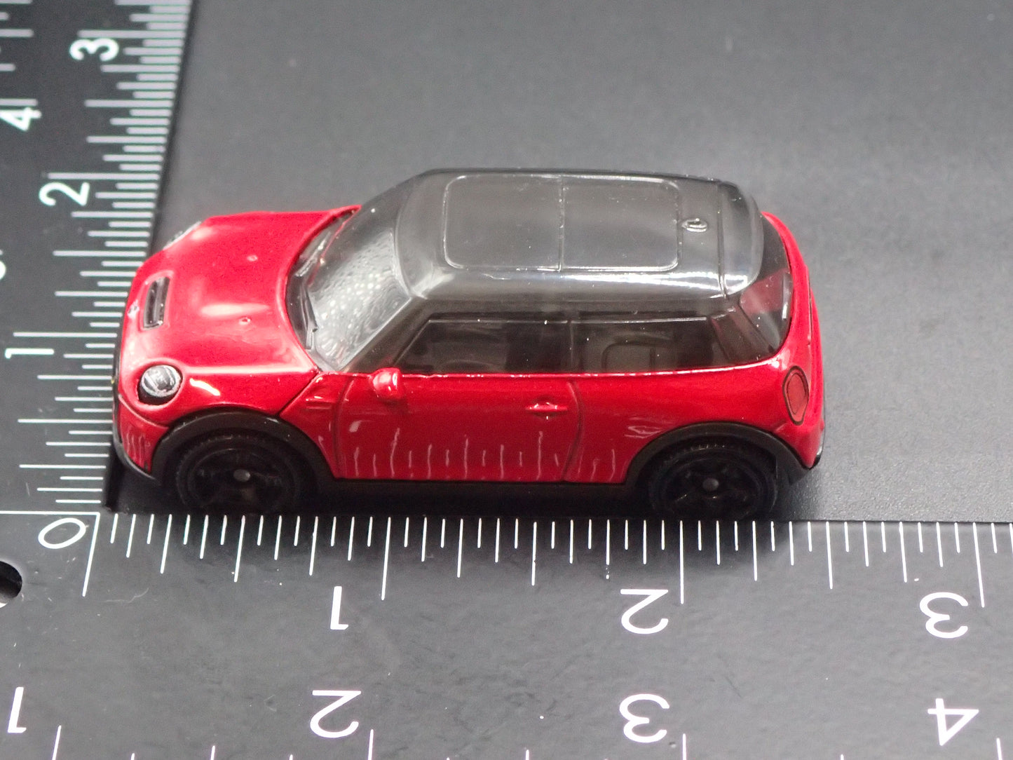 2020 - 2024 MINI COOPER SE EV RED 1:64 SCALE DIORAMA DIECAST MODEL CAR