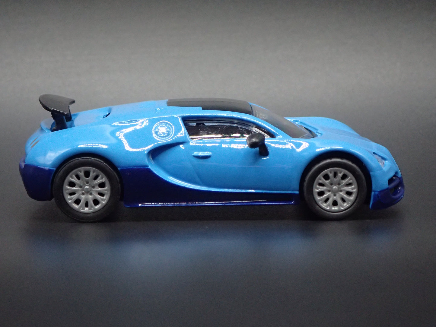 2005-2011 BUGATTI VEYRON SUPER CAR BLUE 1:64 SCALE DIORAMA DIECAST MODEL CAR