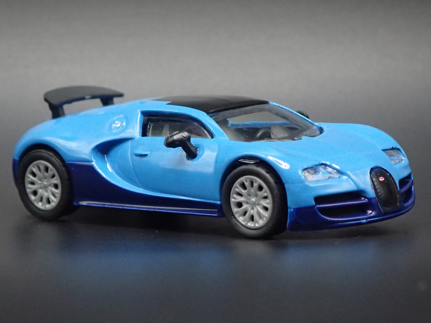 2005-2011 BUGATTI VEYRON SUPER CAR BLUE 1:64 SCALE DIORAMA DIECAST MODEL CAR