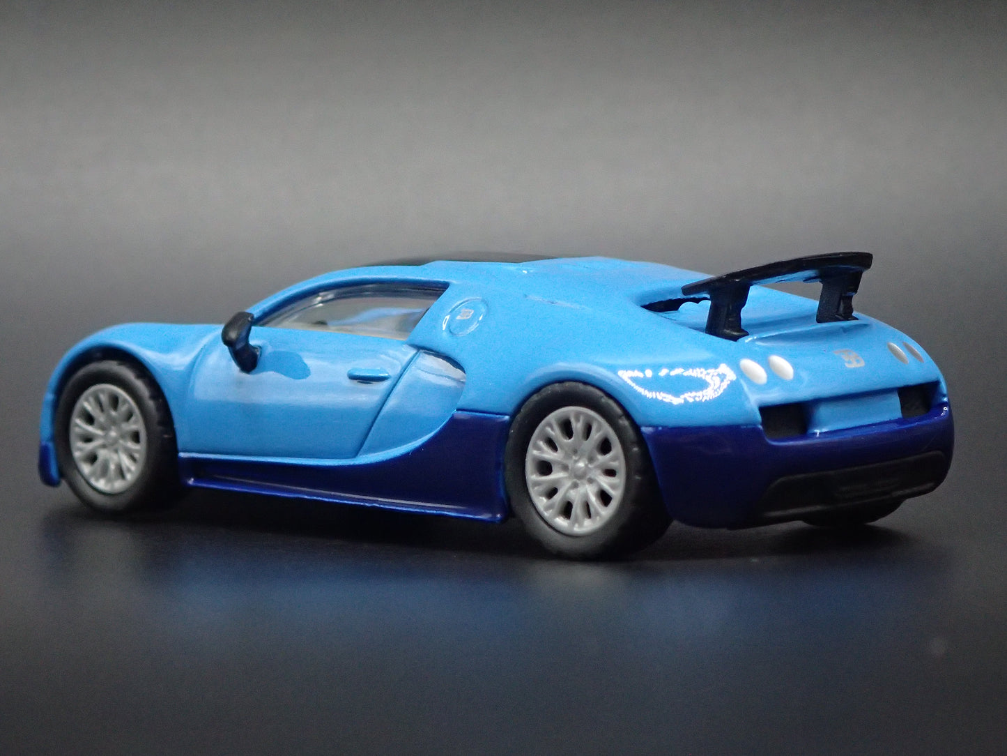 2005-2011 BUGATTI VEYRON SUPER CAR BLUE 1:64 SCALE DIORAMA DIECAST MODEL CAR