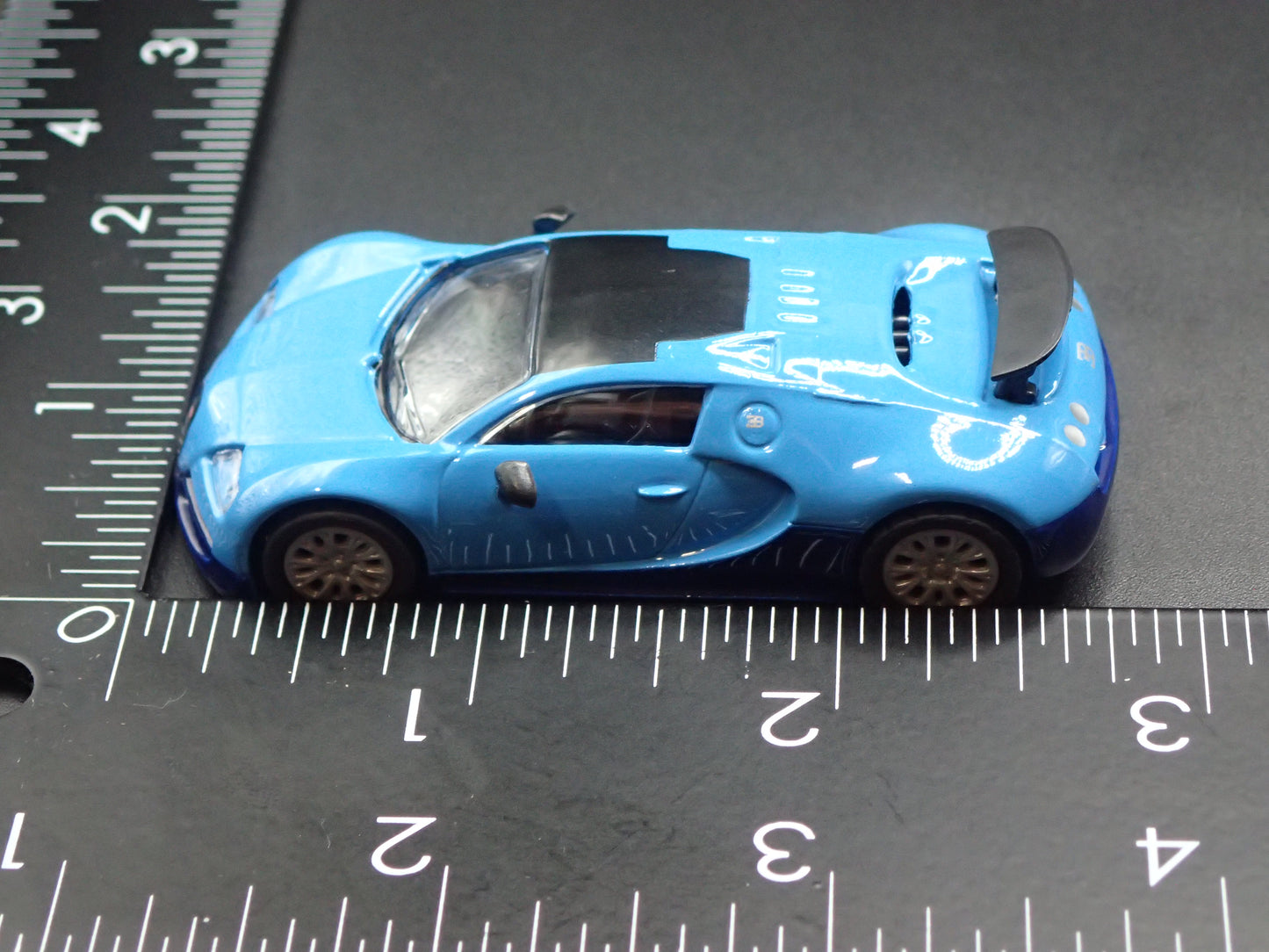 2005-2011 BUGATTI VEYRON SUPER CAR BLUE 1:64 SCALE DIORAMA DIECAST MODEL CAR