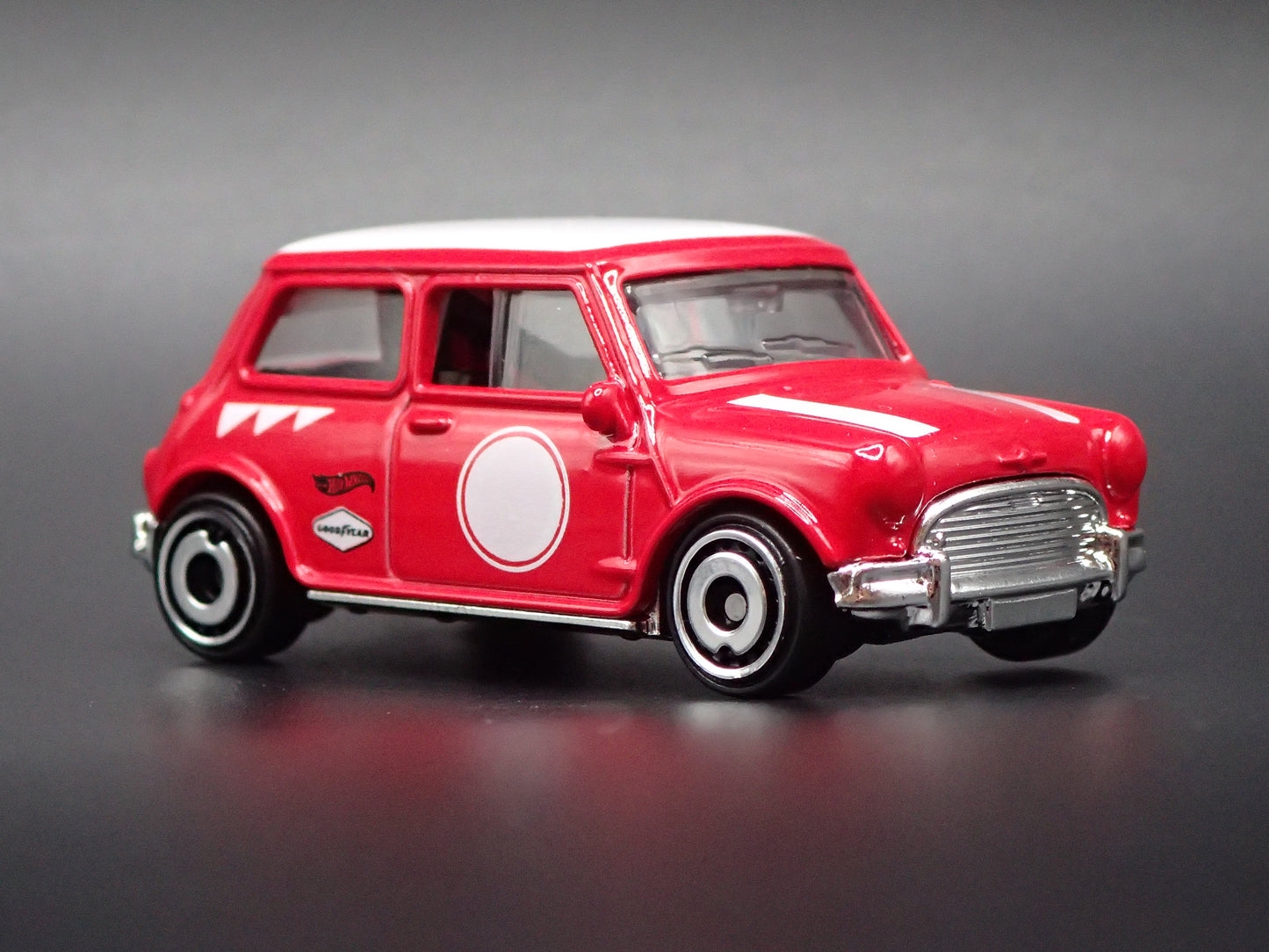 1969-1976 MINI COOPER S RED 1:64 SCALE COLLECTIBLE DIORAMA DIECAST MODEL CAR