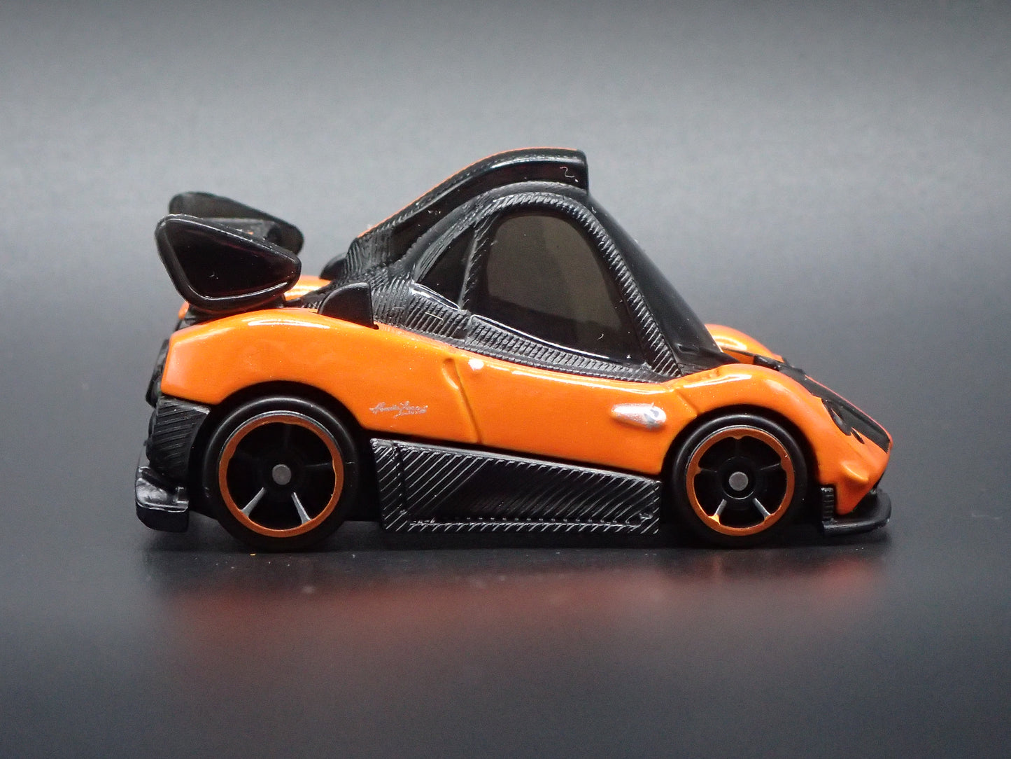 2009 09 PAGANI ZONDA CINQUE SUPER CAR TOONED 1/64 SCALE DIECAST MODEL CAR