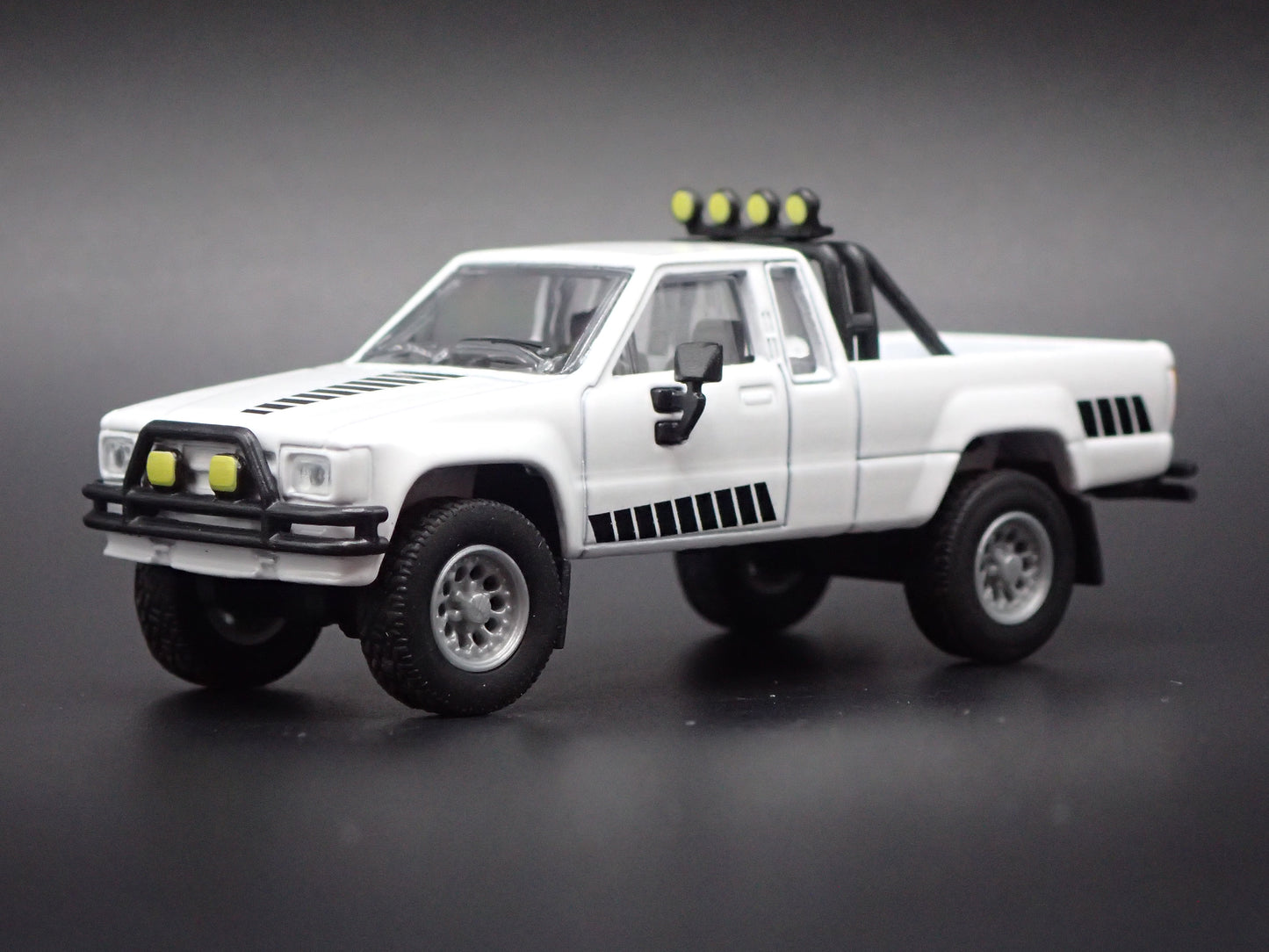 1984-1988 TOYOTA SR5 PICKUP TRUCK WHITE 1/64 SCALE COLLECTIBLE DIECAST MODEL CAR