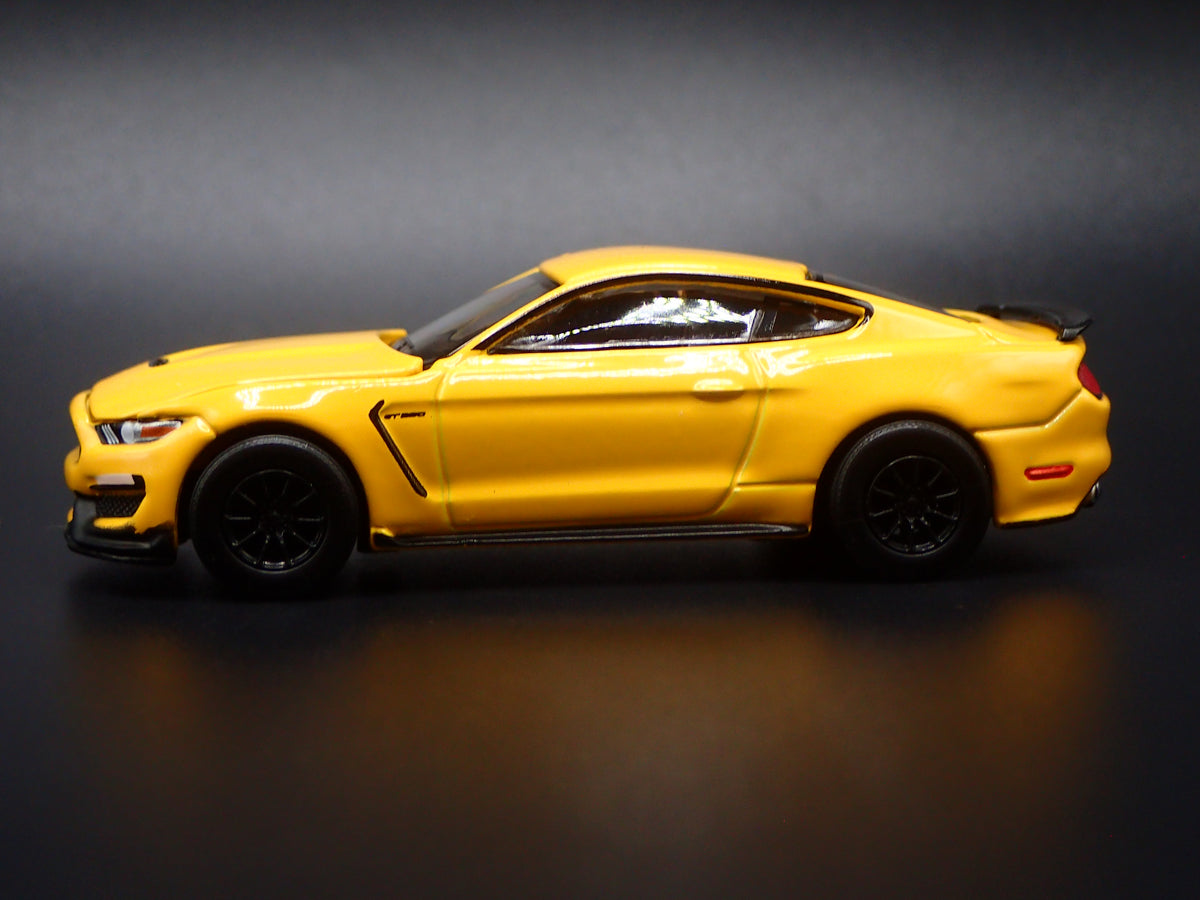 2017 17 FORD MUSTANG SHELBY GT350 YELLOW 1/64 SCALE COLLECTIBLE DIECAST MODEL CAR