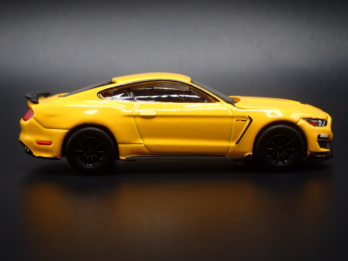 2017 17 FORD MUSTANG SHELBY GT350 YELLOW 1/64 SCALE COLLECTIBLE DIECAST MODEL CAR