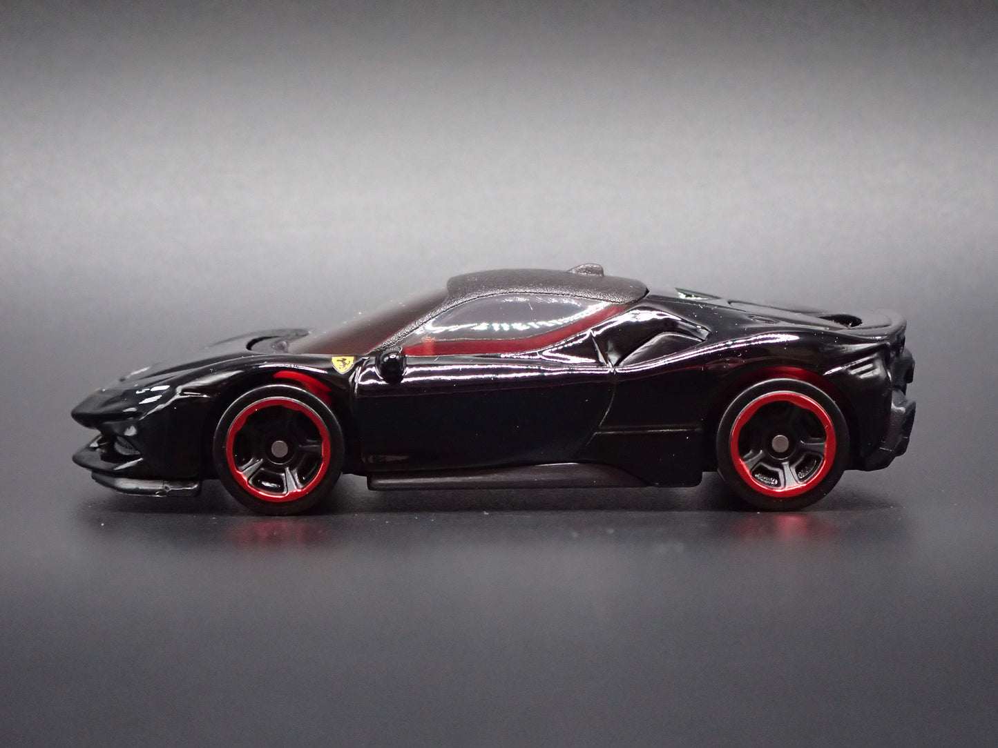 2020-2026 FERRARI SF90 STRADALE 1:64 SCALE COLLECTIBLE DIORAMA DIECAST MODEL CAR