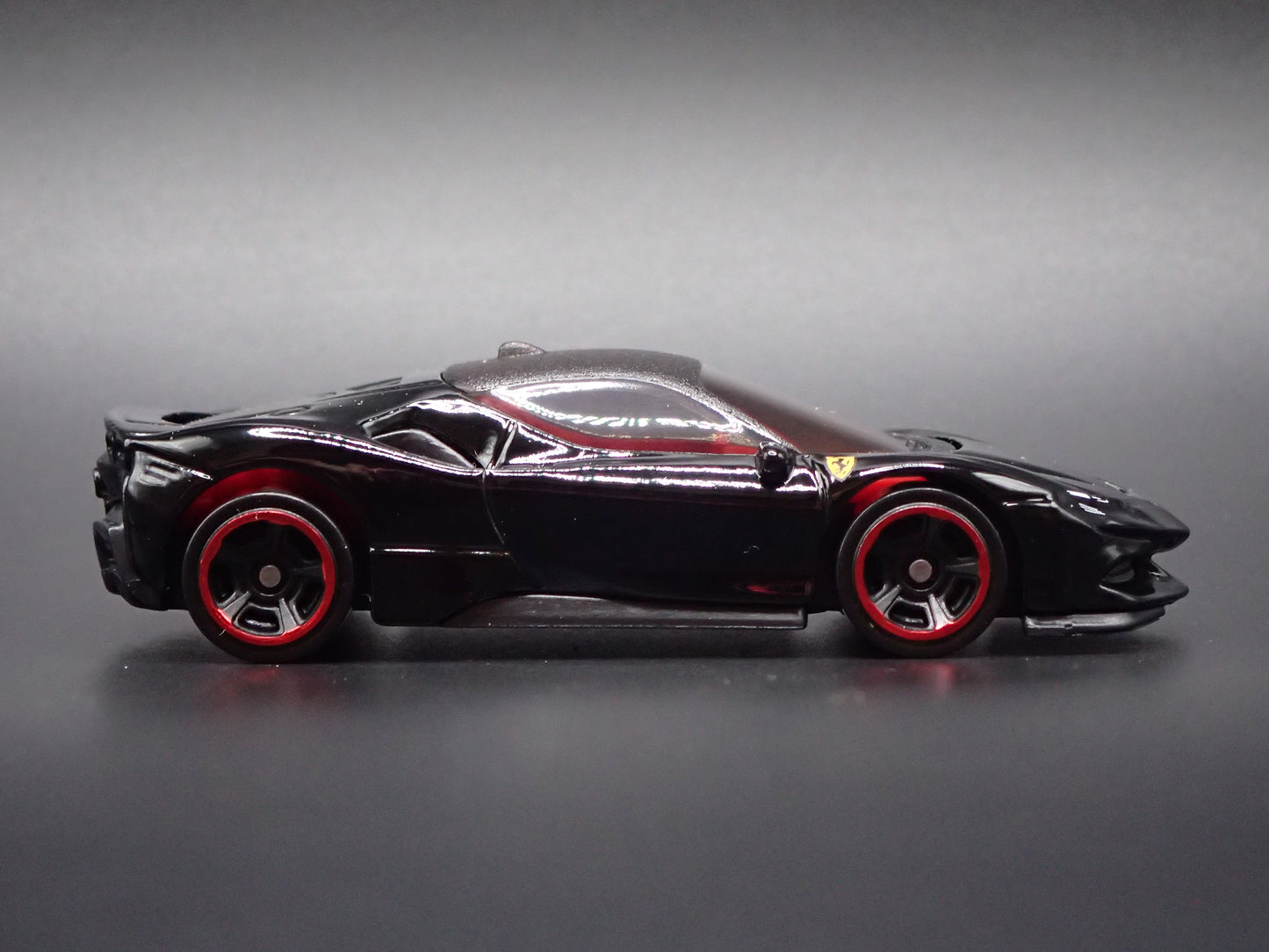 2020-2026 FERRARI SF90 STRADALE 1:64 SCALE COLLECTIBLE DIORAMA DIECAST MODEL CAR