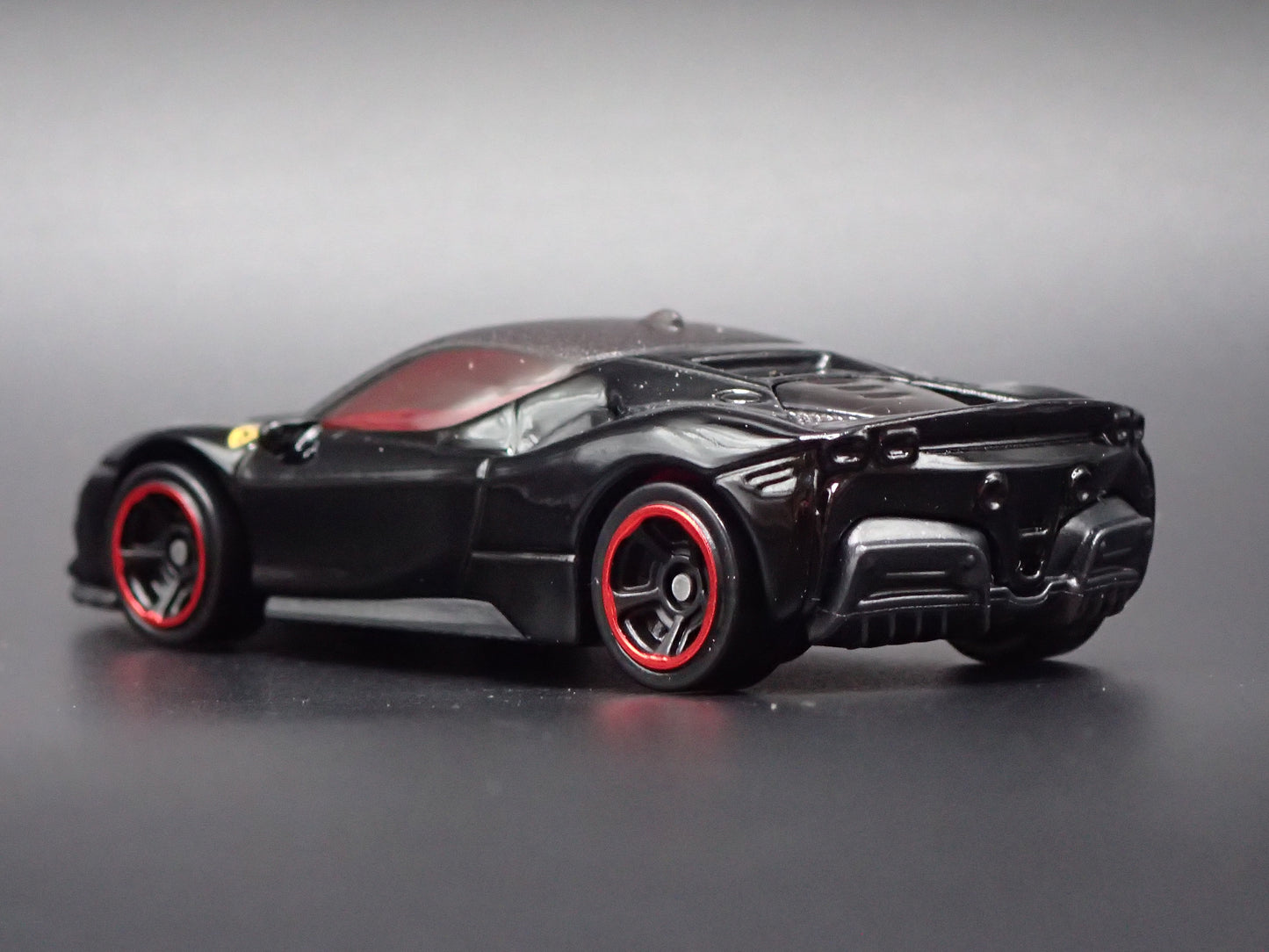 2020-2026 FERRARI SF90 STRADALE 1:64 SCALE COLLECTIBLE DIORAMA DIECAST MODEL CAR