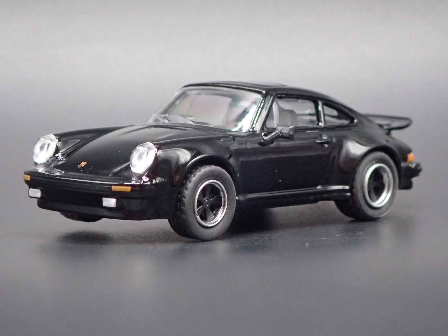 1975 - 1989 PORSCHE 930 TURBO BLACK 1:64 SCALE COLLECTIBLE DIORAMA DIECAST MODEL CAR