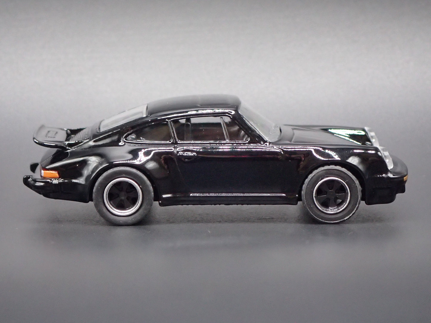 1975 - 1989 PORSCHE 930 TURBO BLACK 1:64 SCALE COLLECTIBLE DIORAMA DIECAST MODEL CAR