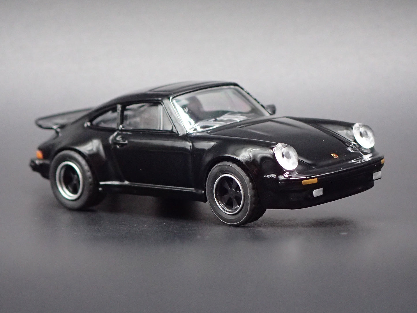 1975 - 1989 PORSCHE 930 TURBO BLACK 1:64 SCALE COLLECTIBLE DIORAMA DIECAST MODEL CAR