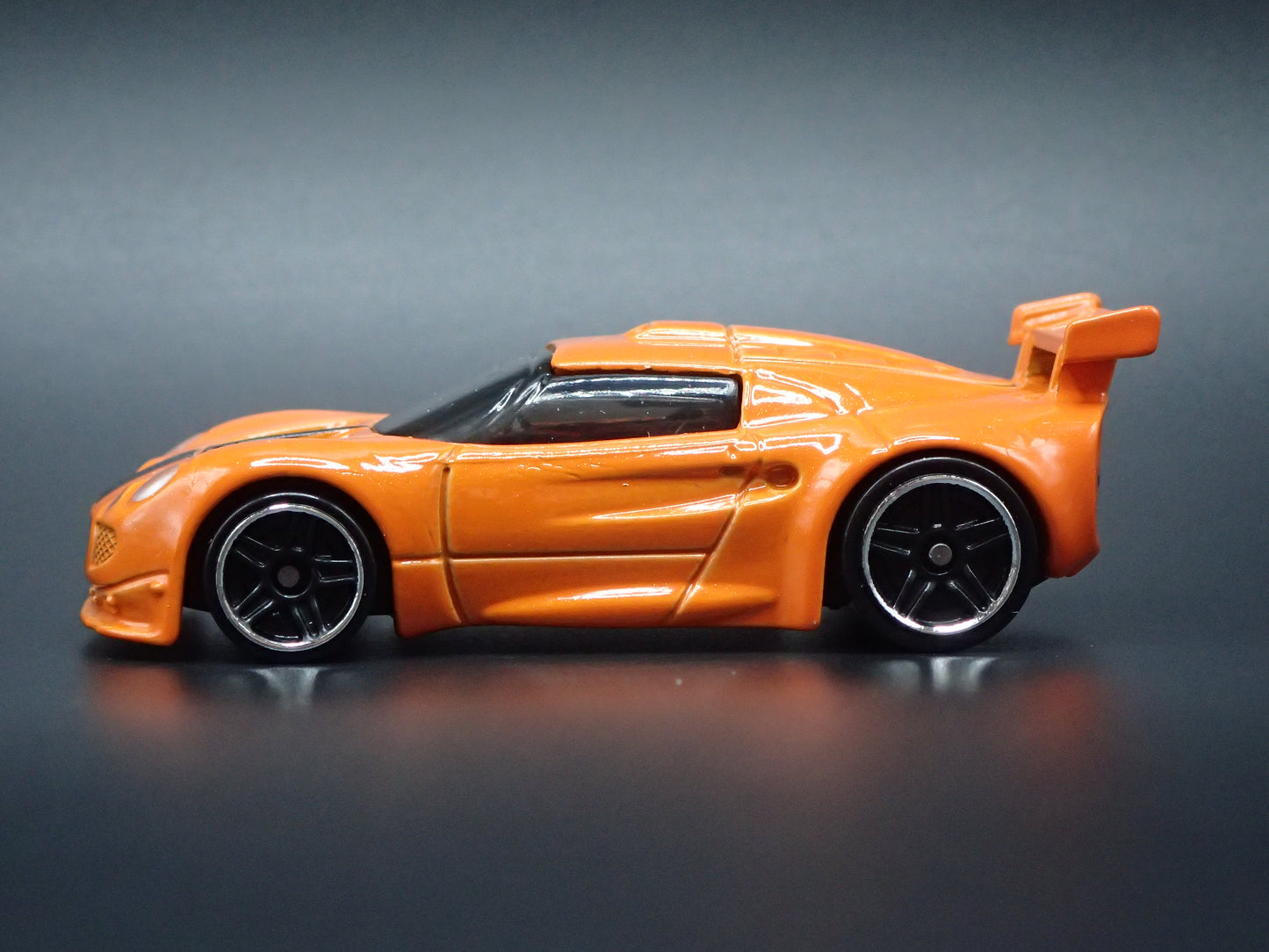 LOTUS SPORT ELISE ORANGE 1/64 SCALE COLLECTIBLE DIORAMA DIECAST MODEL CAR