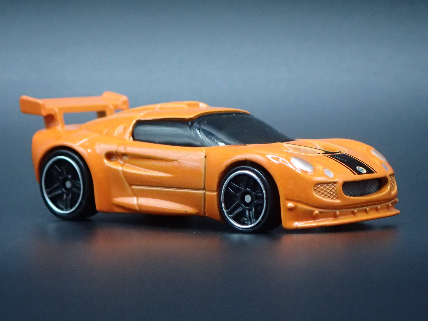 LOTUS SPORT ELISE ORANGE 1/64 SCALE COLLECTIBLE DIORAMA DIECAST MODEL CAR