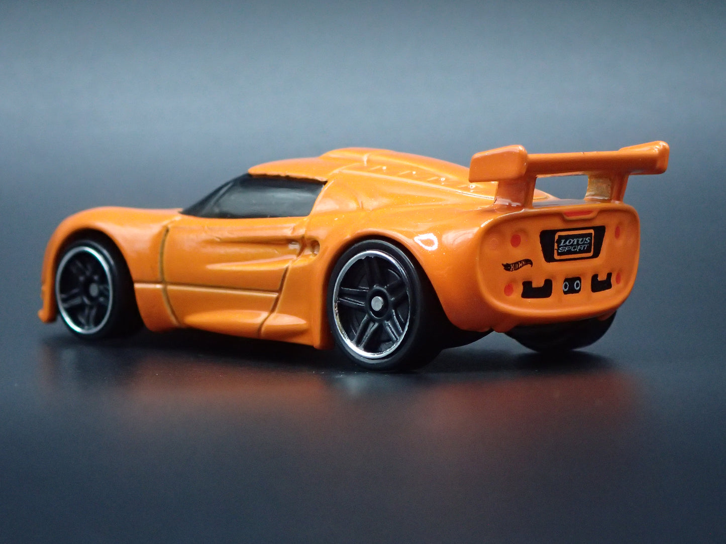 LOTUS SPORT ELISE ORANGE 1/64 SCALE COLLECTIBLE DIORAMA DIECAST MODEL CAR