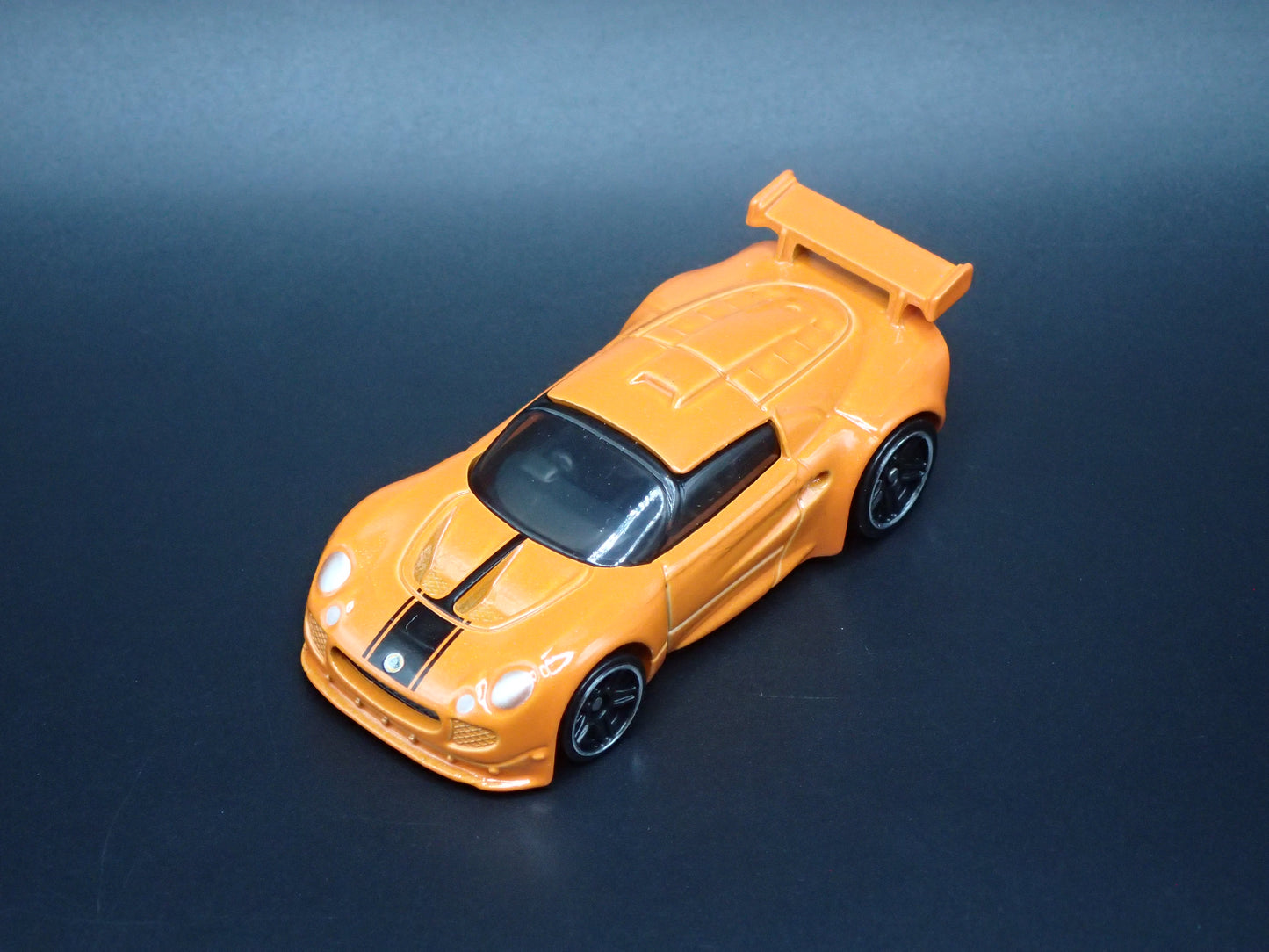 LOTUS SPORT ELISE ORANGE 1/64 SCALE COLLECTIBLE DIORAMA DIECAST MODEL CAR