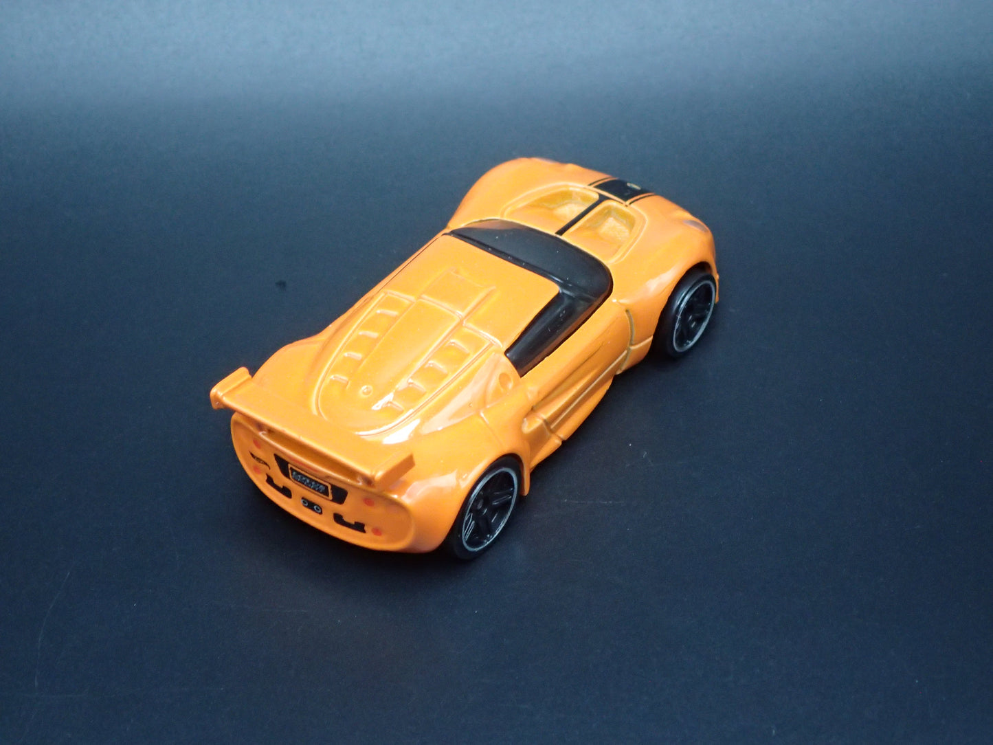 LOTUS SPORT ELISE ORANGE 1/64 SCALE COLLECTIBLE DIORAMA DIECAST MODEL CAR