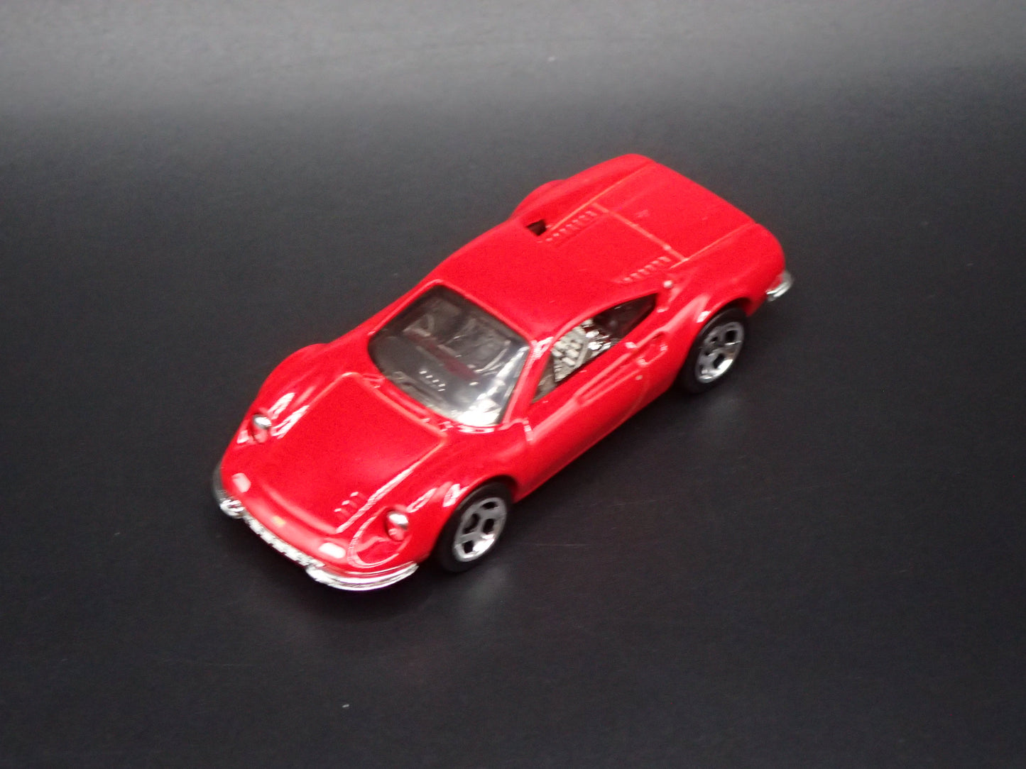 FERRARI DINO 206 GT RED 1:64 SCALE COLLECTIBLE DIORAMA DIECAST MODEL CAR
