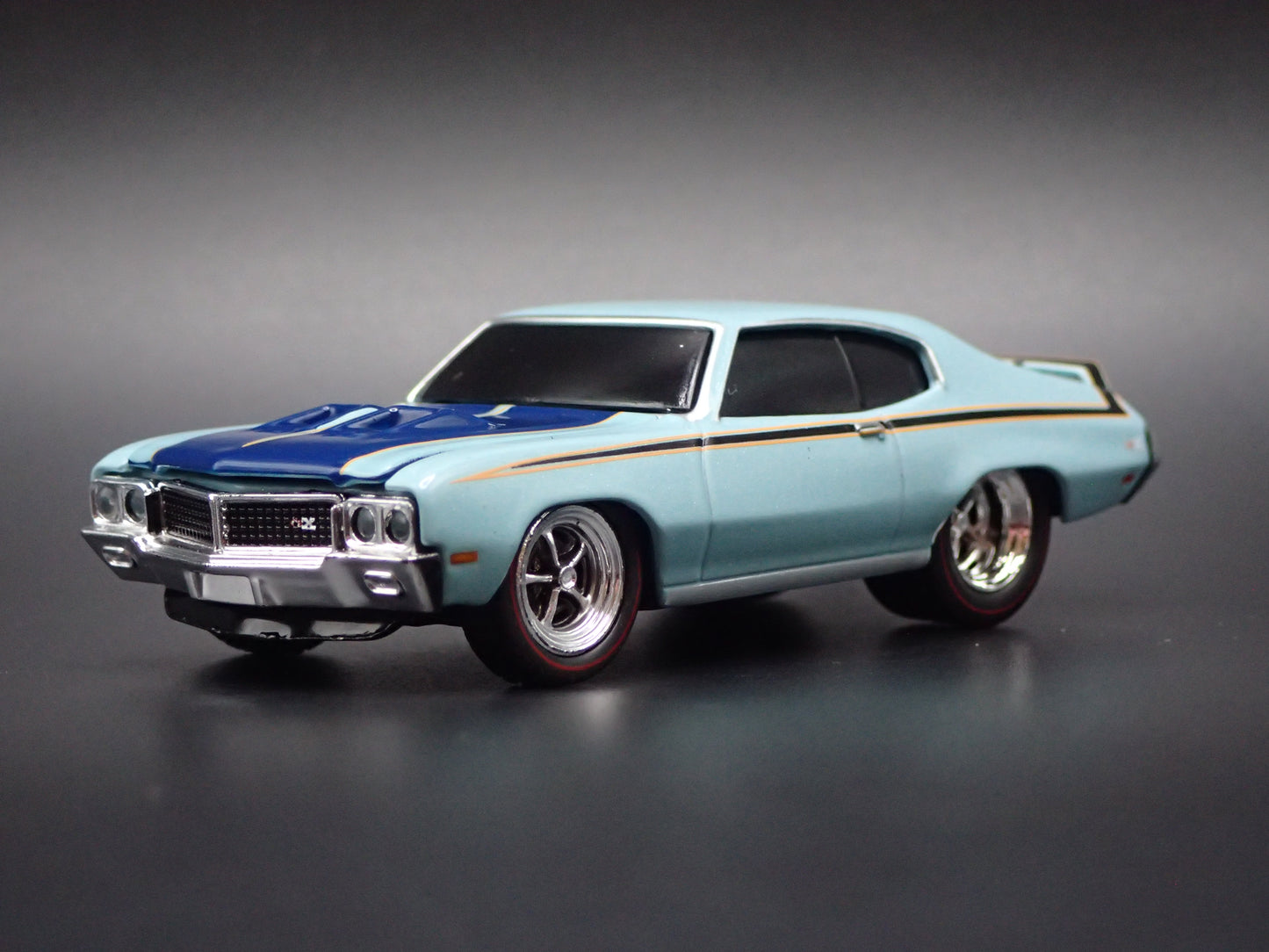 1970 70 BUICK GSX MUSCLE CAR 1:64 SCALE COLLECTIBLE DIORAMA DIECAST MODEL CAR