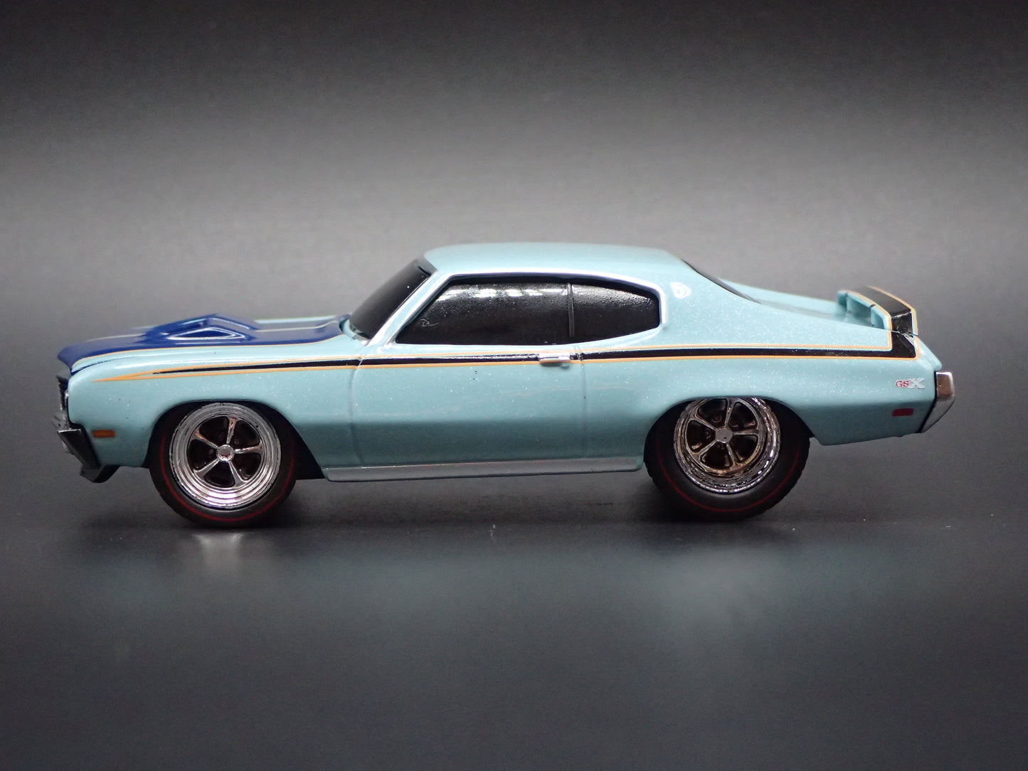 1970 70 BUICK GSX MUSCLE CAR 1:64 SCALE COLLECTIBLE DIORAMA DIECAST MODEL CAR