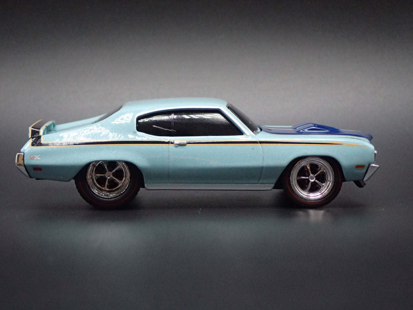 1970 70 BUICK GSX MUSCLE CAR 1:64 SCALE COLLECTIBLE DIORAMA DIECAST MODEL CAR