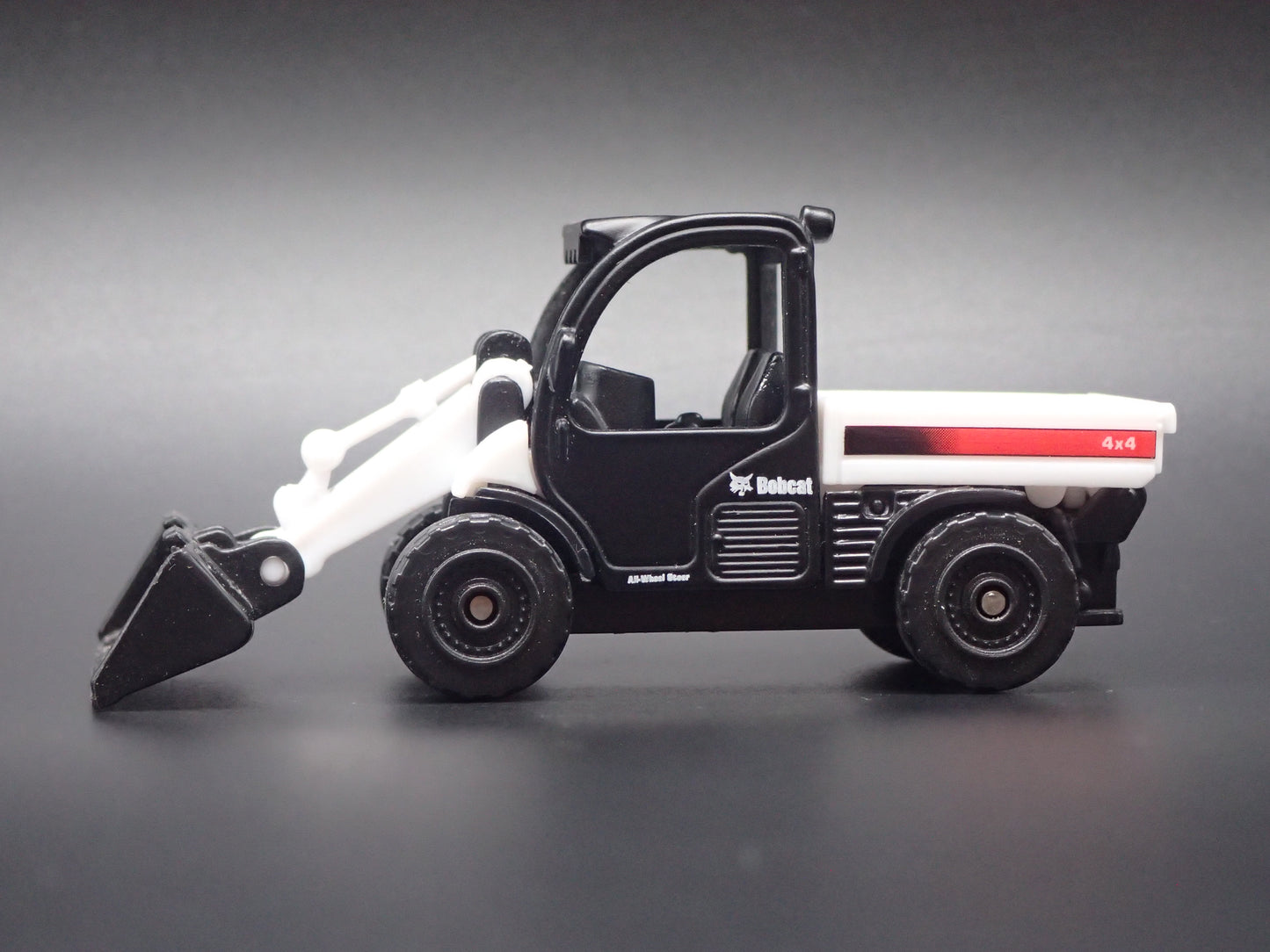 CONSTRUCTION SKID STEER BOBCAT LOADER WHITE 1:64 SCALE DIORAMA DIECAST MODEL CAR