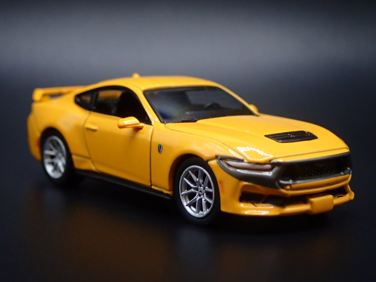 2024-2026 FORD MUSTANG DARK HORSE YELLOW 1:64 SCALE DIORAMA DIECAST MODEL CAR