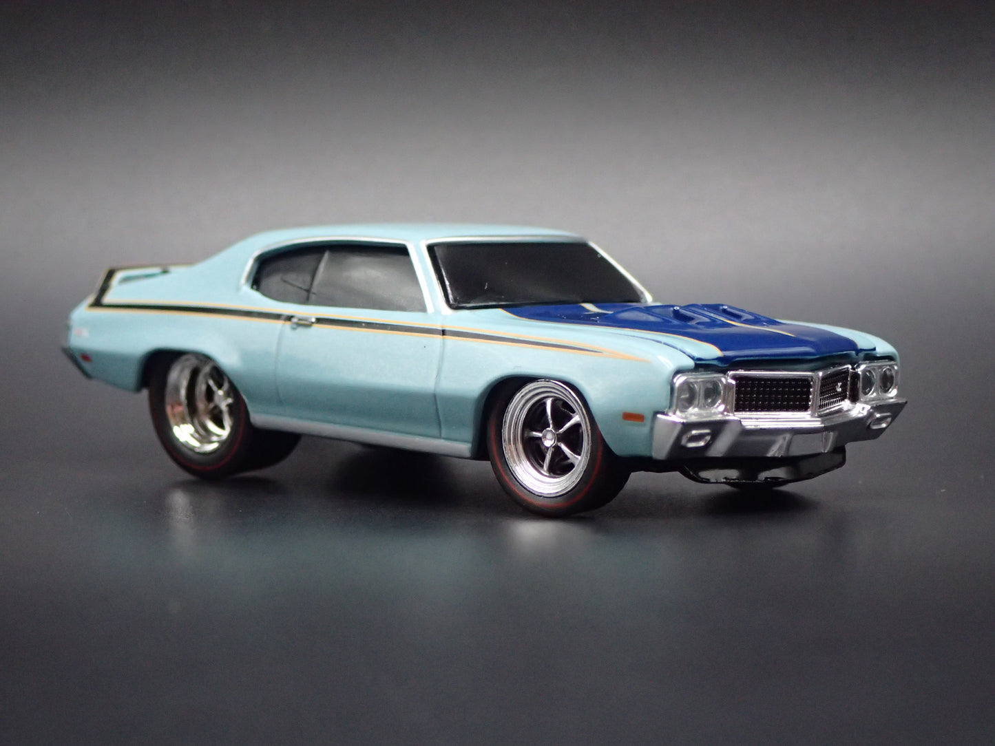 1970 70 BUICK GSX MUSCLE CAR 1:64 SCALE COLLECTIBLE DIORAMA DIECAST MODEL CAR