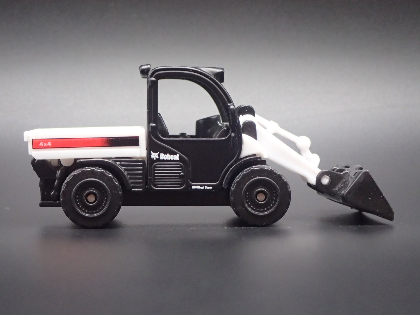CONSTRUCTION SKID STEER BOBCAT LOADER WHITE 1:64 SCALE DIORAMA DIECAST MODEL CAR