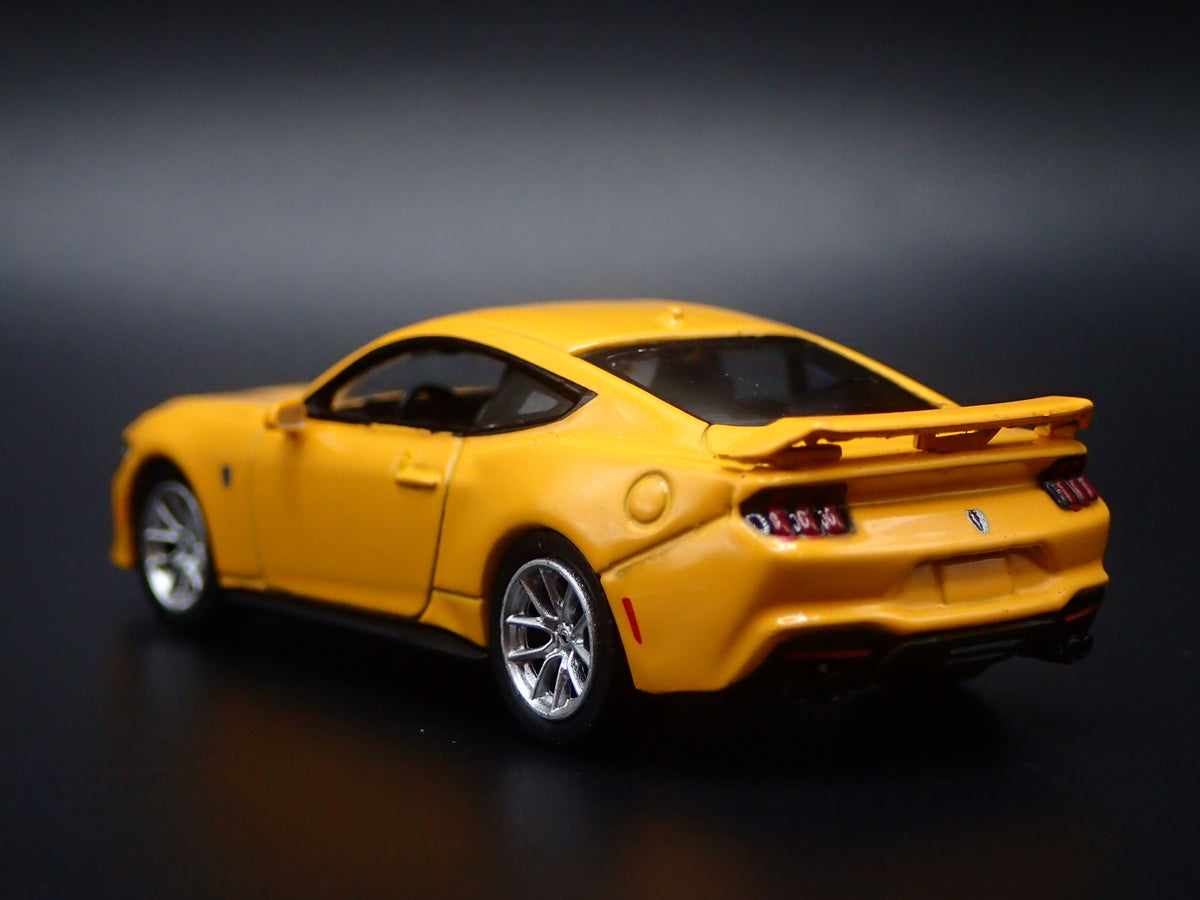 2024-2026 FORD MUSTANG DARK HORSE YELLOW 1:64 SCALE DIORAMA DIECAST MODEL CAR